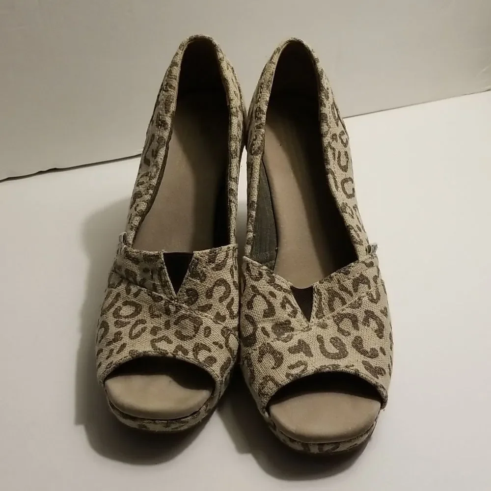 Toms Espadrille  Shoes Wedge Peep Toe Sandals Womens Size 8 Animal Print Summer